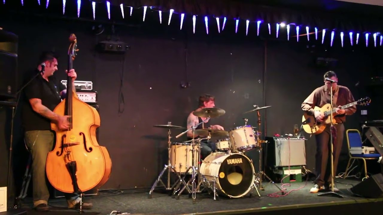 The Straight Aces    Whole lotta shakin