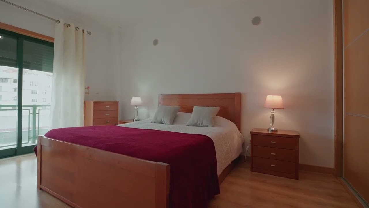 Apartamento T3 com parqueamento e arrecadação - Urbanização Cabeço da Fonte - Mem Martins