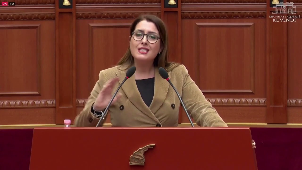 Top Channel/ Manastirliu mban fjalën në Kuvend, Zhupa e ndërpret: Ke gjë personale me mua?