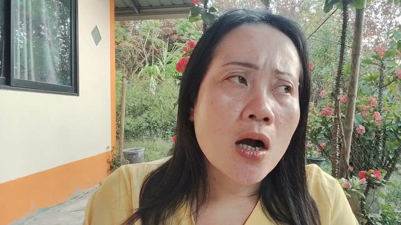 เห็นแม่เสียใจลูกชายเลยเข้ามาปลอบใจ