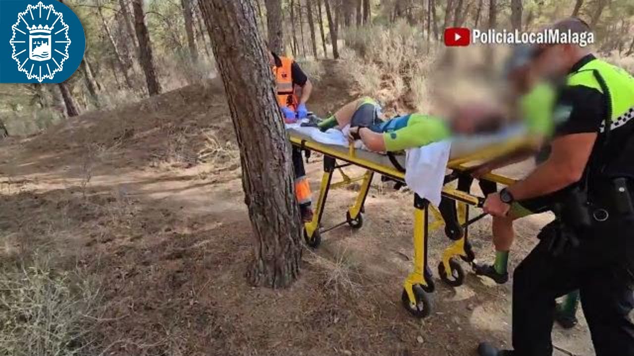 230822 #PolicíaLocalMálaga 🚔 #GRUPRONA #Rescate #Ciclista accidentado en los Montes de #Málaga