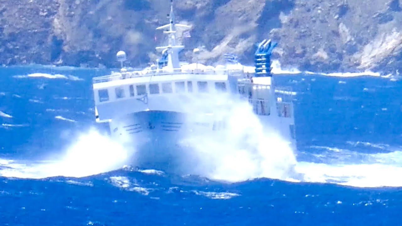 “Μάχη” με τους ισχυρούς ανέμους των Κυκλάδων δίνει o “θρυλικός” Σκοπελίτης! (Raugh Aegean Sea)