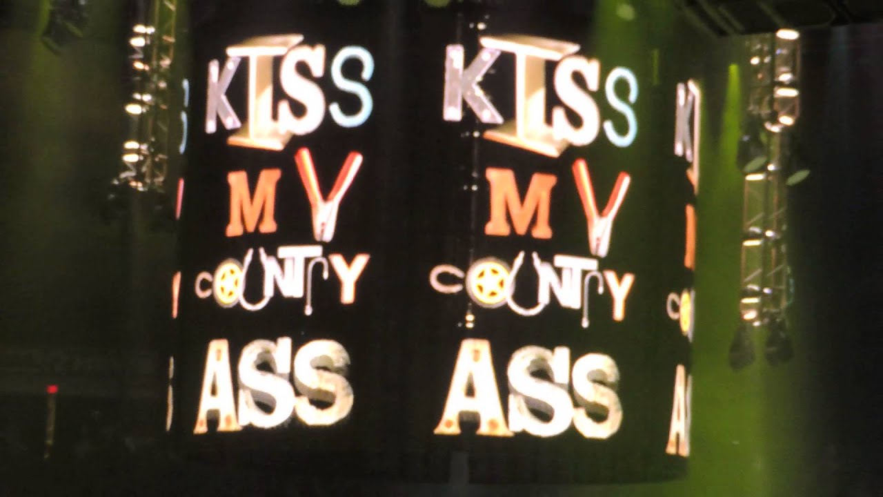 Blake Shelton "Kiss My Country Ass" Cincinnati, Ohio February 18, 2016