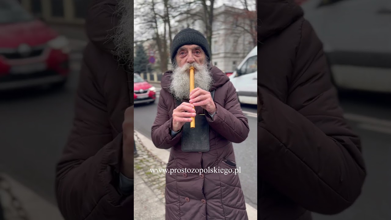 80-letni pan Jerzy gra na flecie przy moście Groszowym w Opolu. Niezwykła historia muzyka z Moskwy