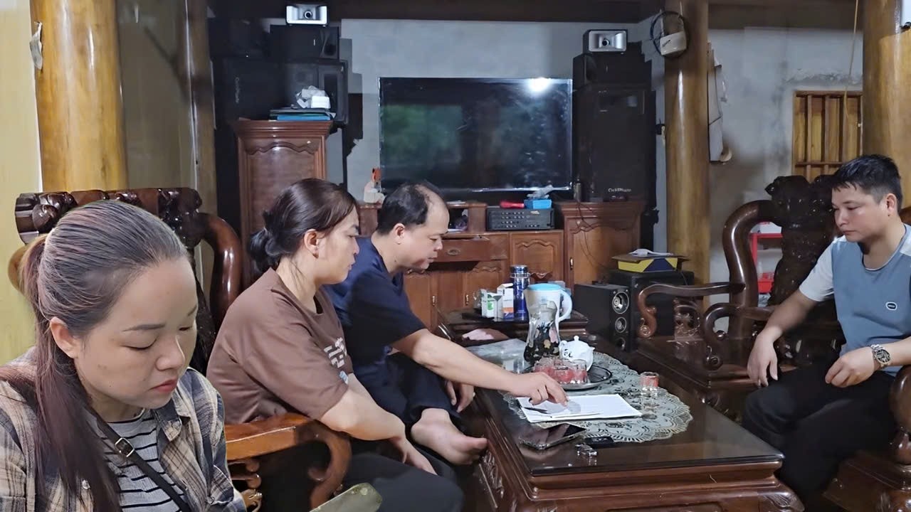 To keep Mr. Hien around, Chu's stepmother agreed to share her assets with Chu.