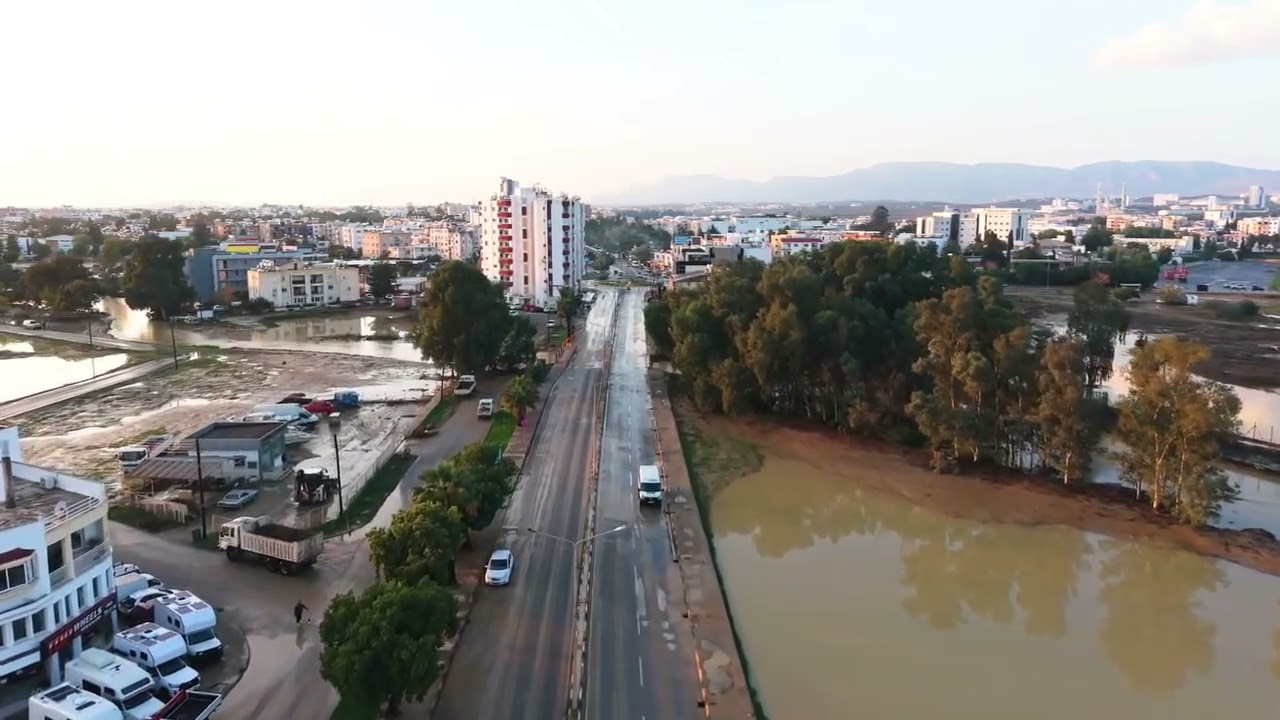 Kuzey Kıbrıs'ın Lefkoşa da sel g&ouml;r&uuml;nt&uuml;s&uuml;