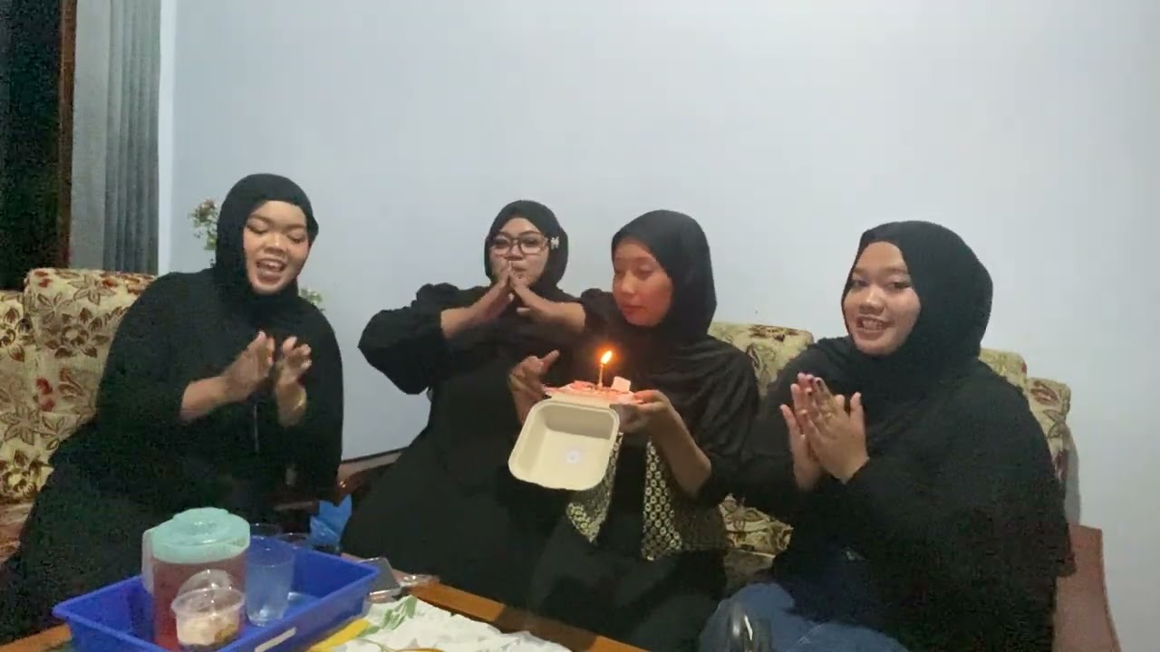 Tiup lilin BIRTHDAY NADA
