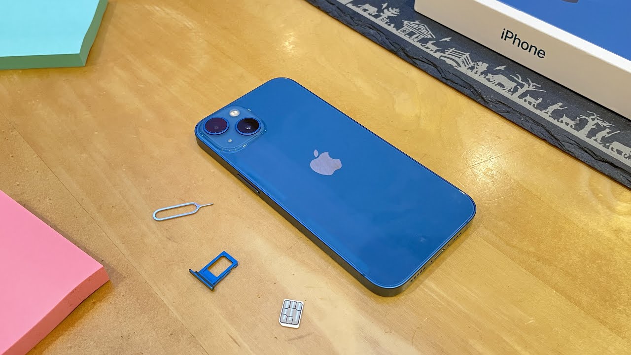 iPhone 13 &mdash; как установить SIM-карту
