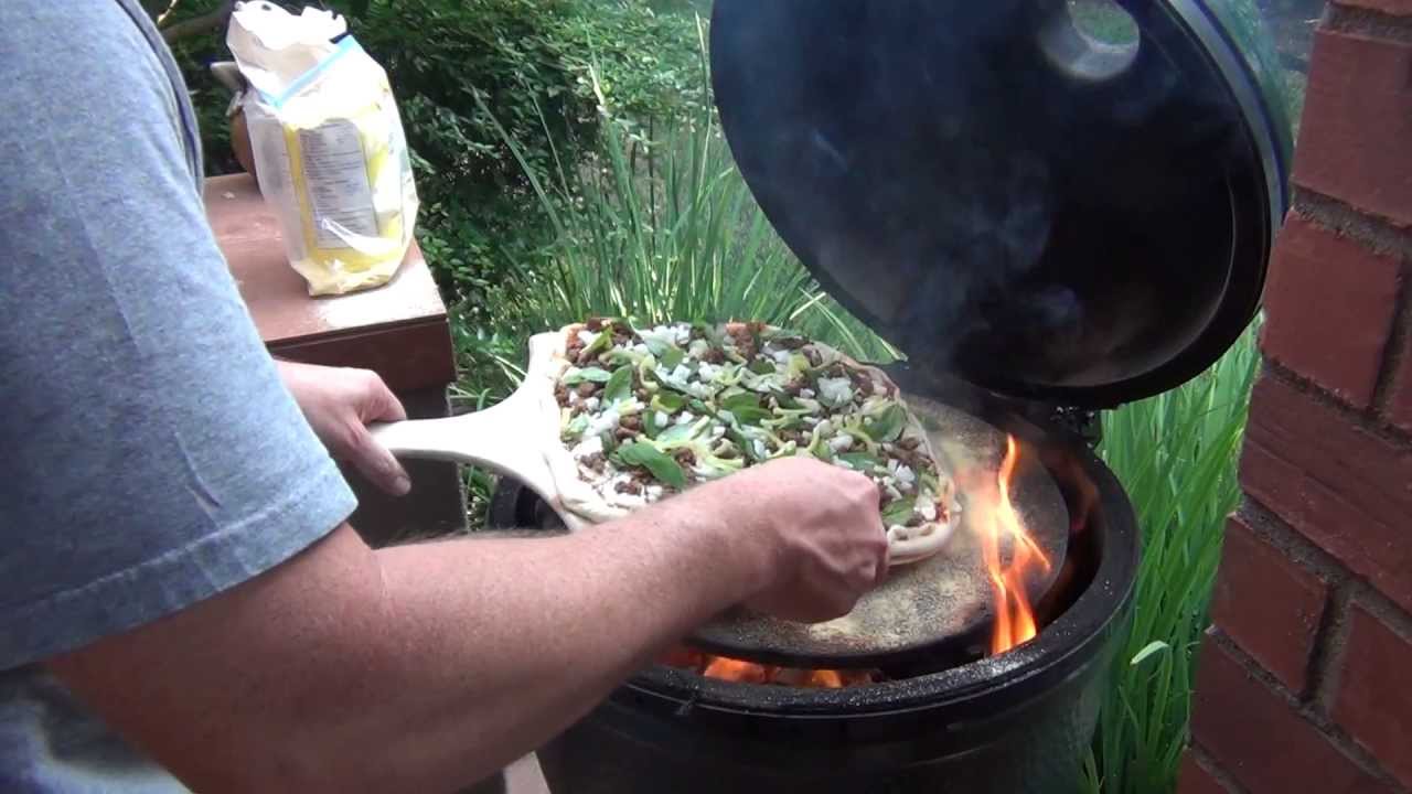 Приготовление пиццы на Big Green Egg