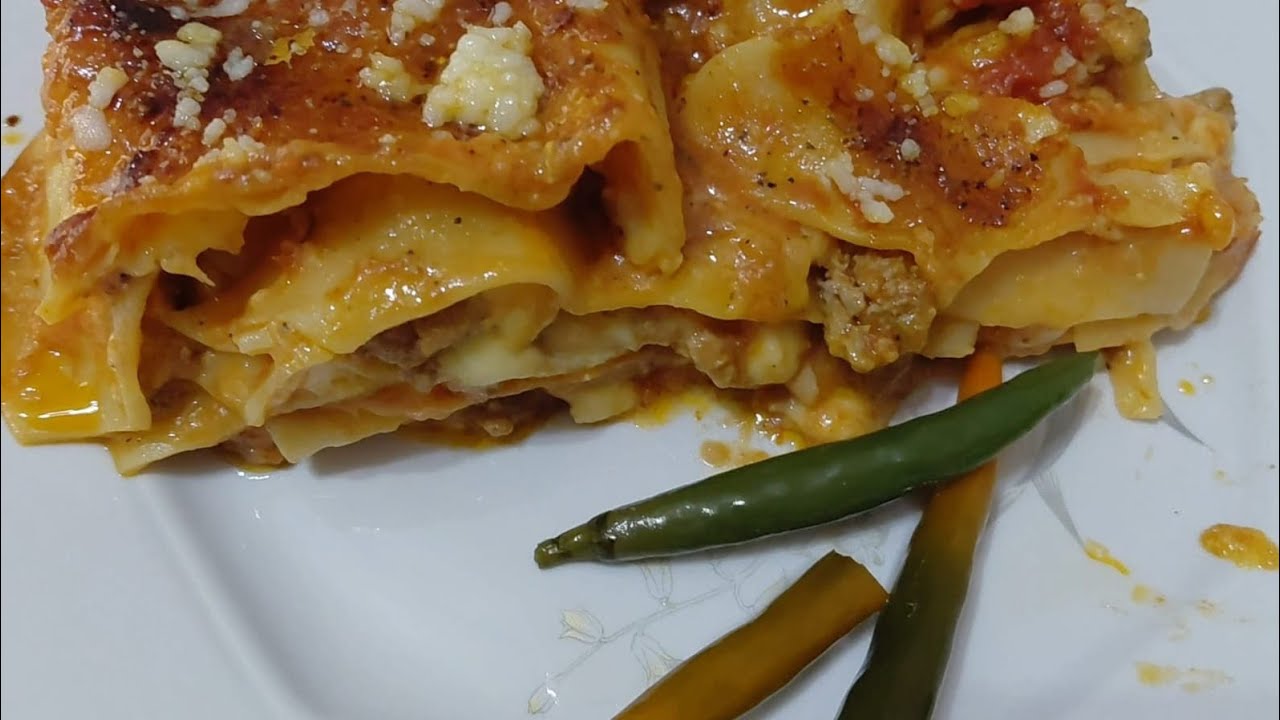 La lasagna super ricca e cremosa. Uovo, prosciutto e carne amata da tutti!