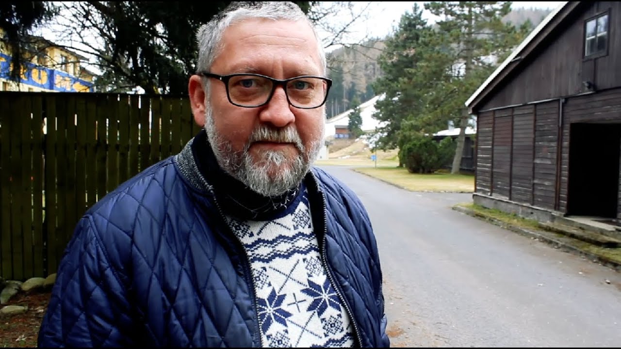 V lesích u Vrchlabí jsme našli pomník rozhazovačného státu. Takhle se prodává 15 milionů pod cenou