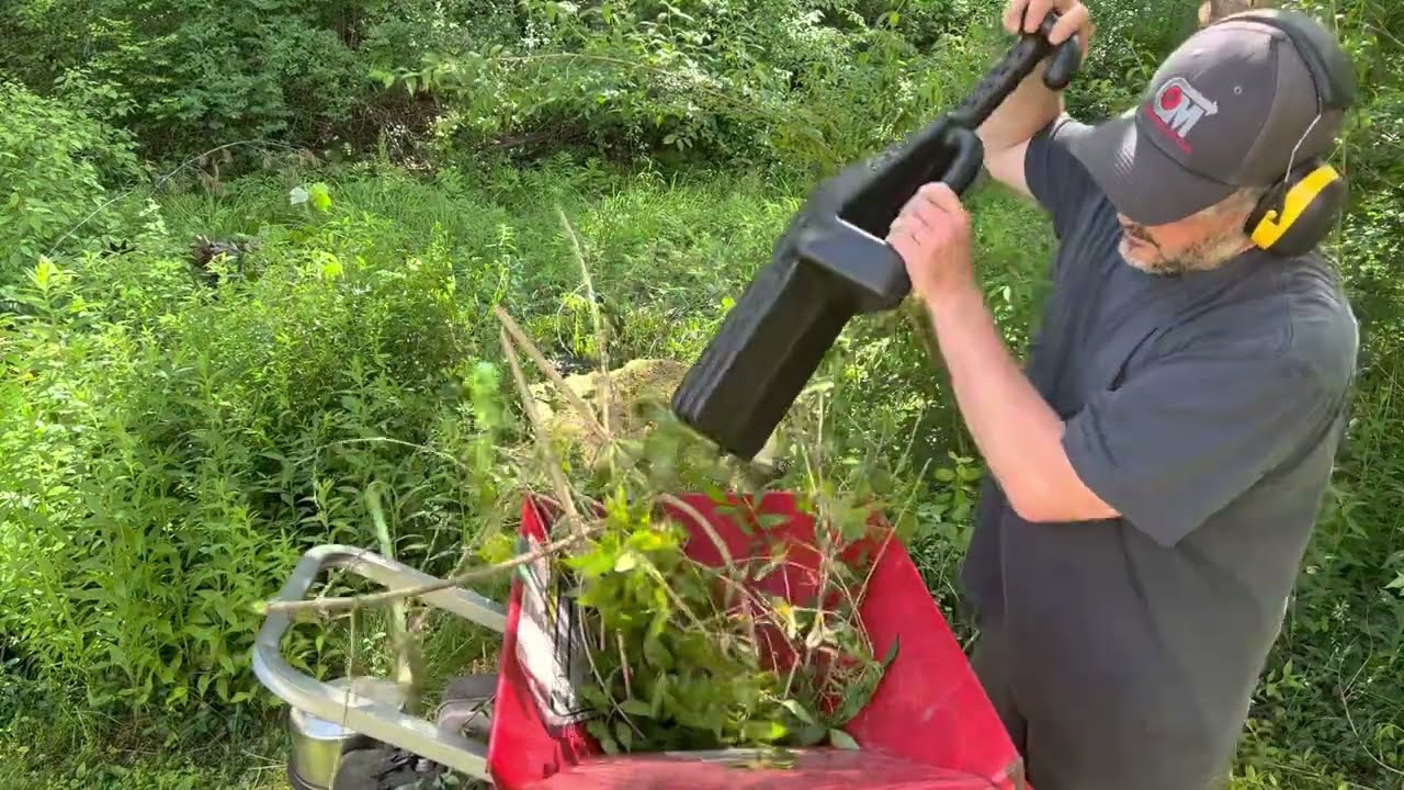 15 Minutes of Shredding and Chipping with a Troy-Bilt Super Tomahawk see description for belt I use