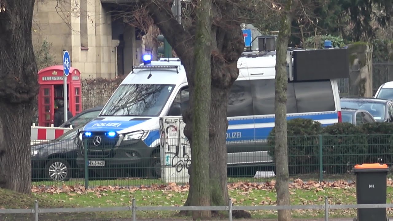 Einsatzfahrten: Polizei + SWB + RD bei Großdemo in Bonn - Zusammenschnitt