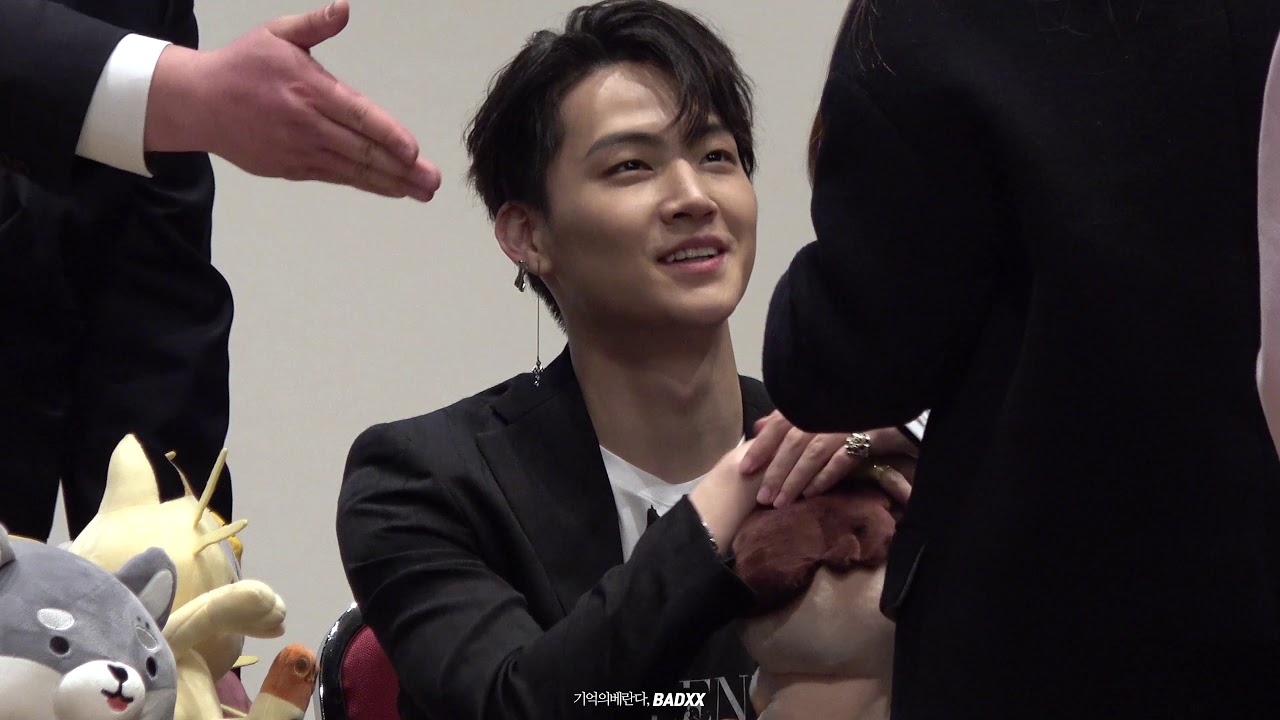 190310 명동 인형부우우우우자 럽뽐♥♥♥♥♥ (GOT7 Jus2 JB 재범)