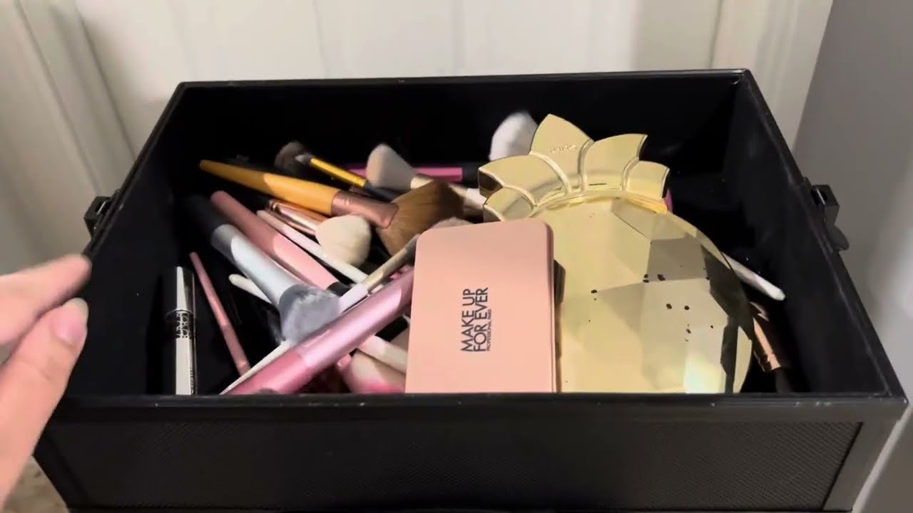 Yaheetech 4 in 1 Professional Makeup Train Case, Portable And Lightweight Design!