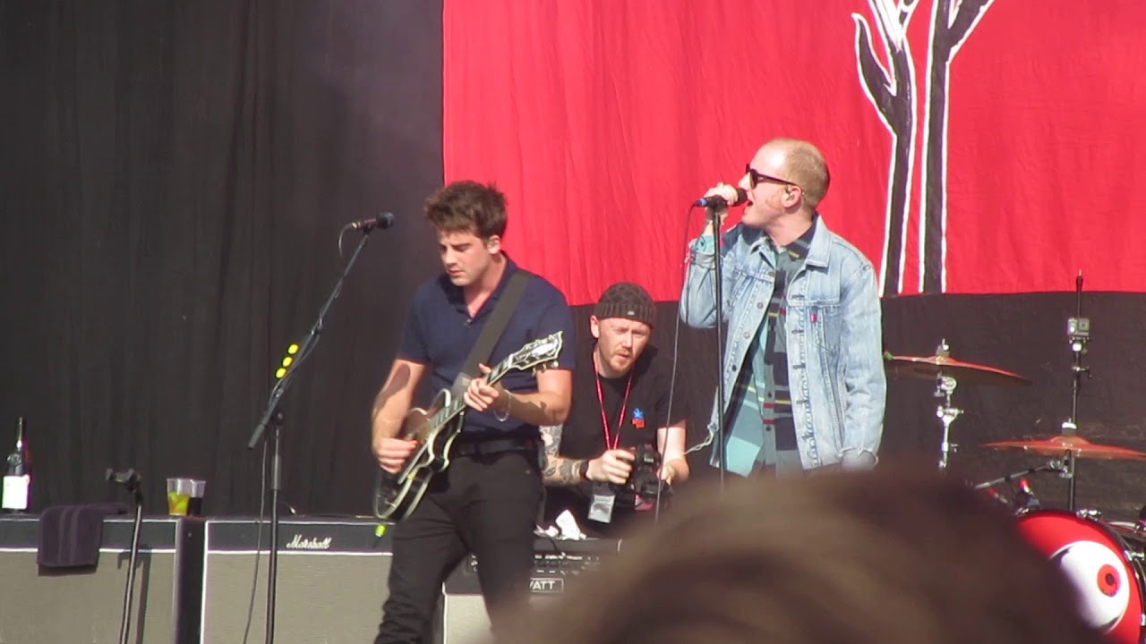 Fire That Burns ft. Two Door Cinema Club - Circa Waves - Reading Festival 2017