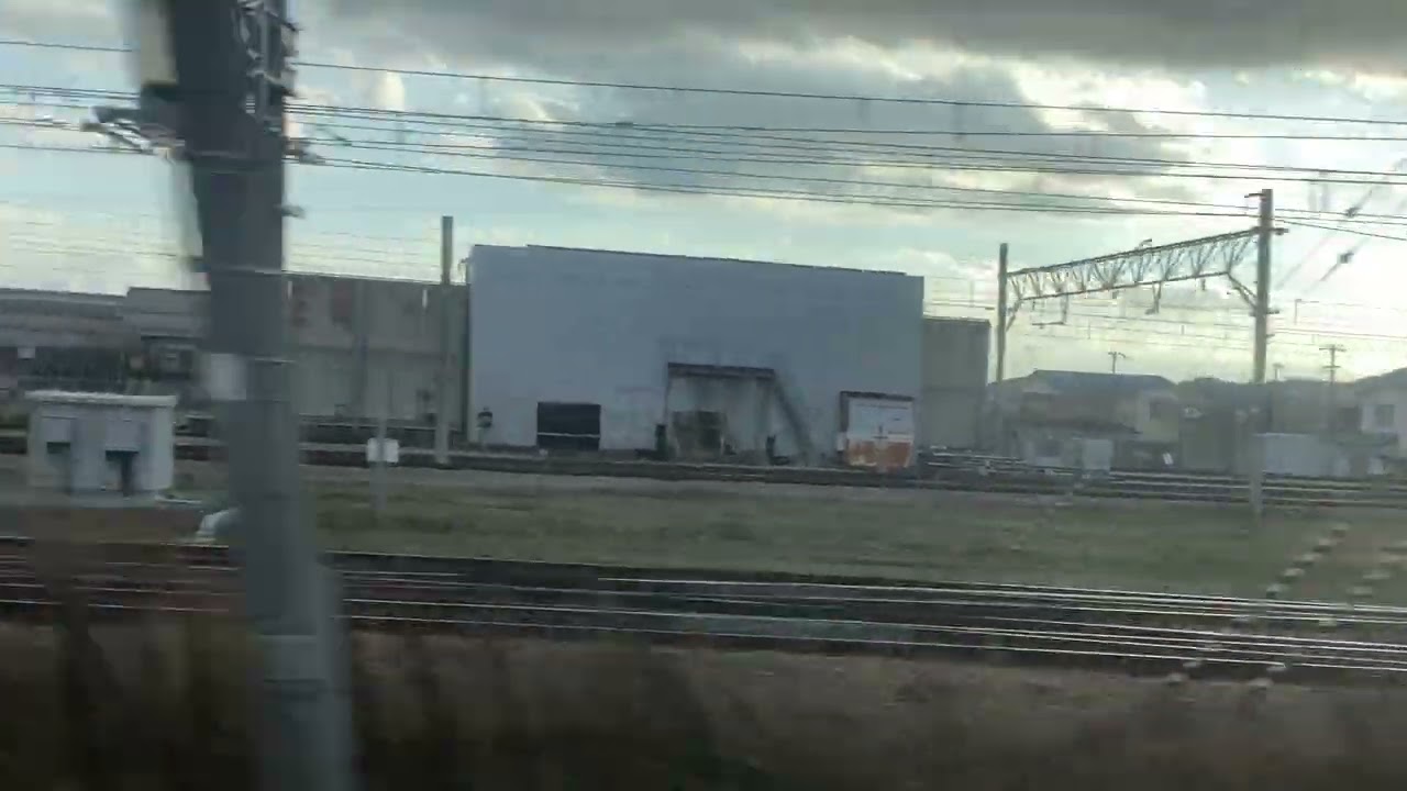 京阪神緩行線琵琶湖線湖西線の新快速や快速(207系321系走らない区間では普通)で運用される223系225系多く留置する網干総合車両所の様子
