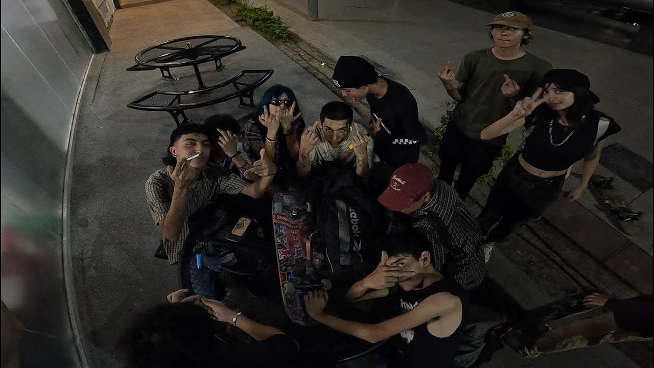 Patinando con amigos en el centro de Monterrey by Broken street