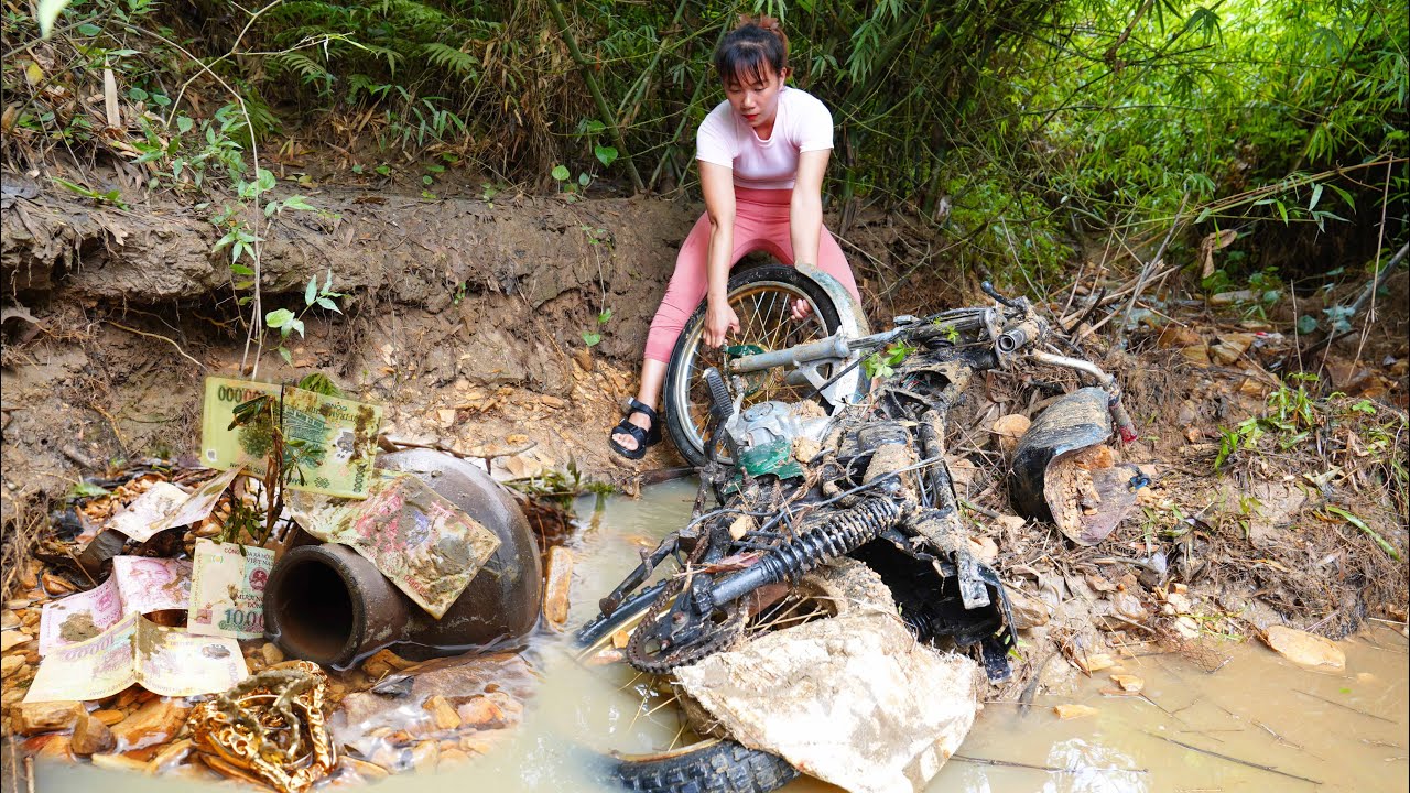 Poor Girl Picks Up Scrap | Girl Finds Treasure and Vintage Motorbike After Massive Flood