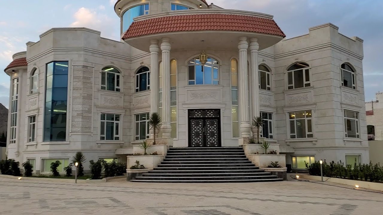 One of the palaces of Sana'a
قصر من قصور صنعاء