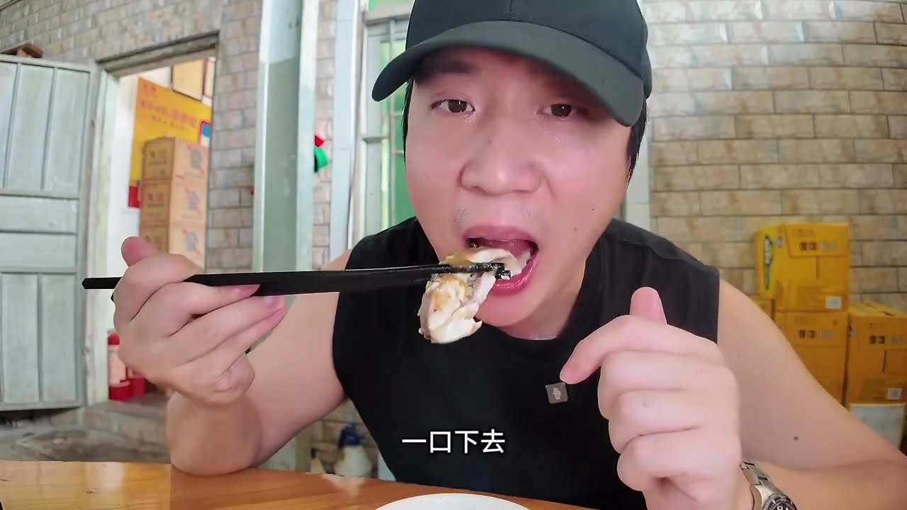 花240元在潮汕站接上朋友去号称潮州美食第一站的沙溪镇吃小炒。坐在老板家院子里面吃，挺不错的一顿潮汕小炒！#潮州美食 #潮汕美食 #潮汕小吃 #潮汕大排档 #沙溪镇美食