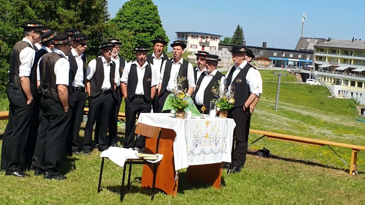 Jodlermesse mit der Jodlergruppe Alpegruess, Ennetbürgen. Urchig Jodlermessen auf der Klewenalp