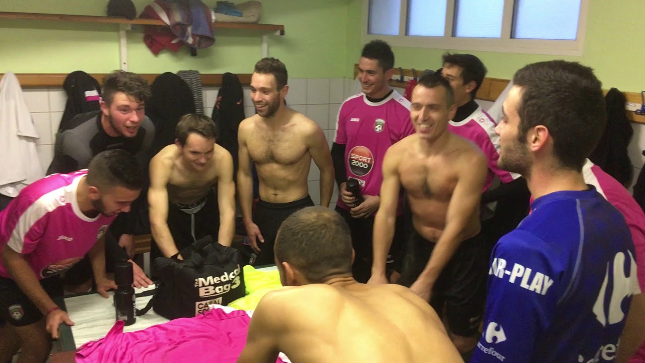 Le vestiaire après la victoire contre Le Chastel. 12 novembre 2017.