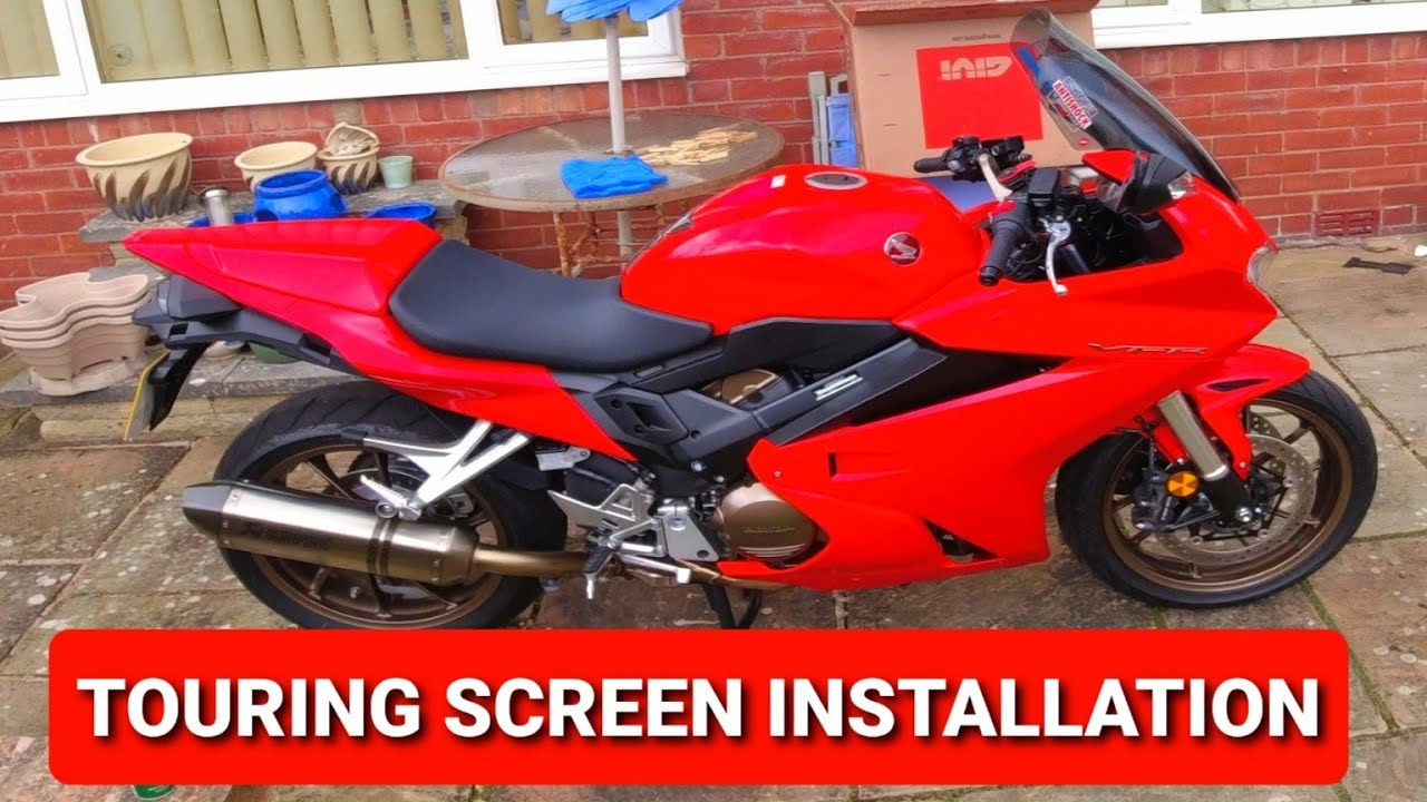 HONDA VFR800 - Installing a GIVI Touring Screen.