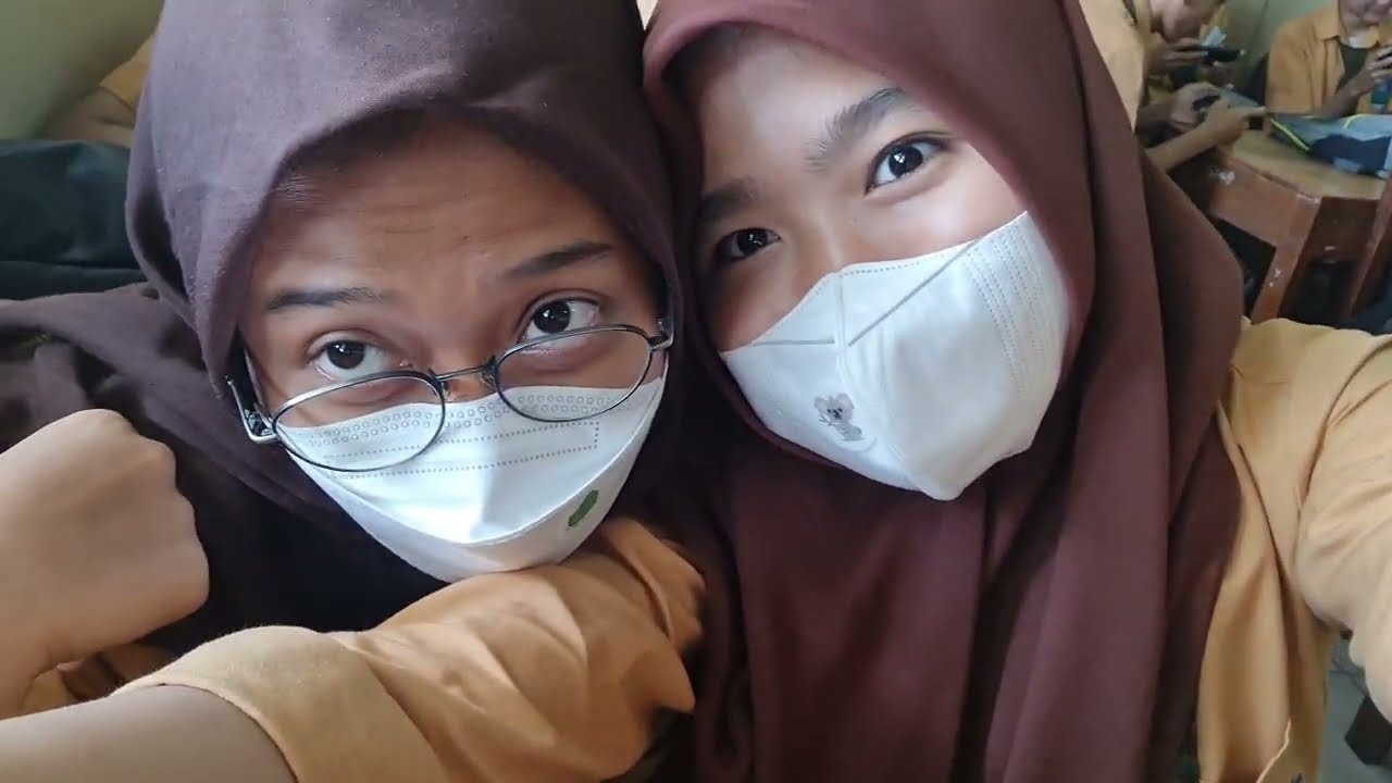 a Dayy di kelas MM2/11