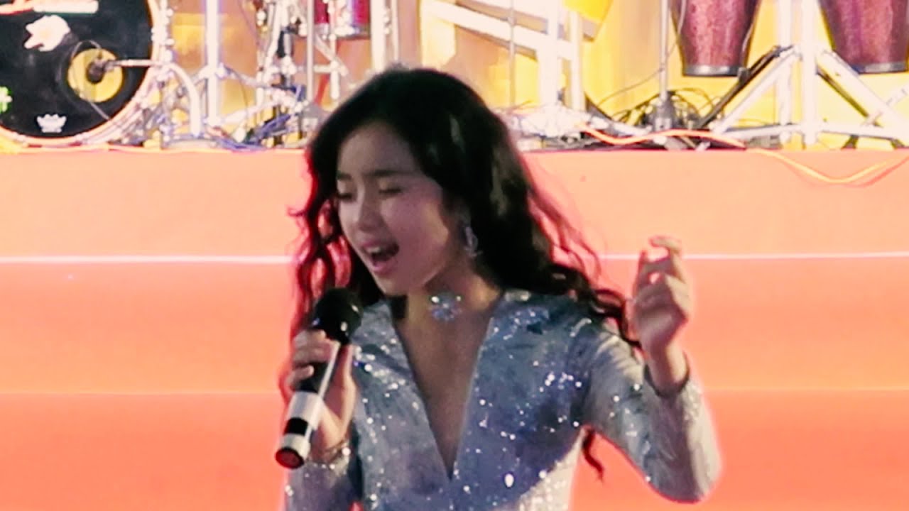 Lắng Nghe Mùa Xuân Về - Hoàng Thiên Nga (Live Chương trình nghệ thuật Chào Xuân Canh Tý)