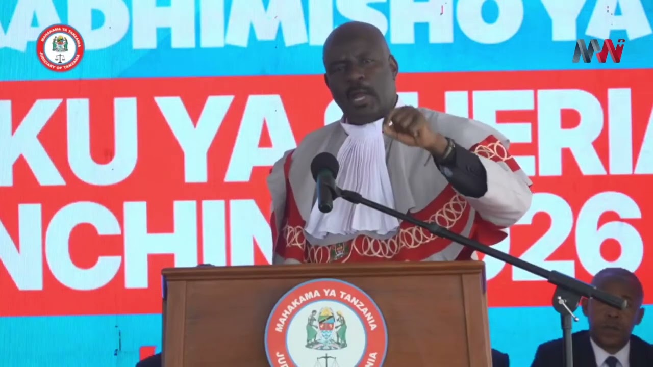 JAJI MKUU WA TANZANIA AZUA KIZAA ZAA MBELE YA MAKAMU WA RAIS, AFUNGUKA MAZITO