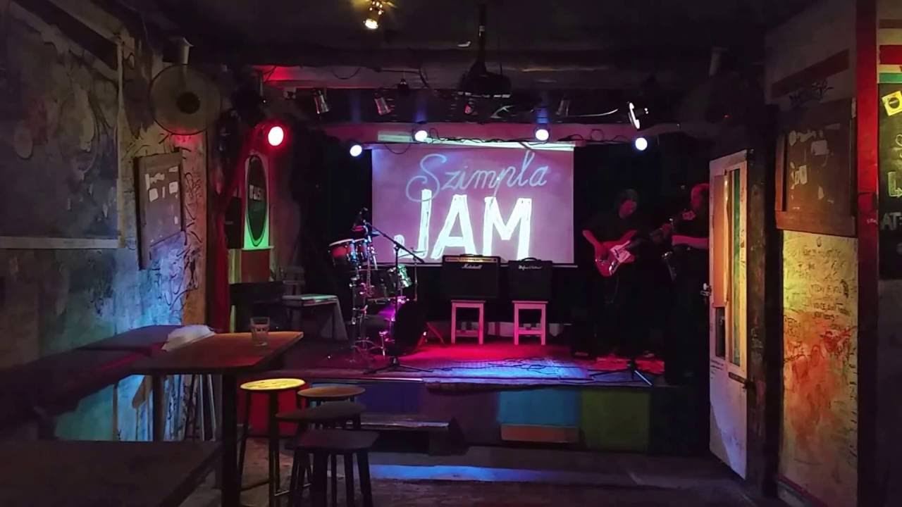 Руин-бар Szimpla Kert в Будапеште