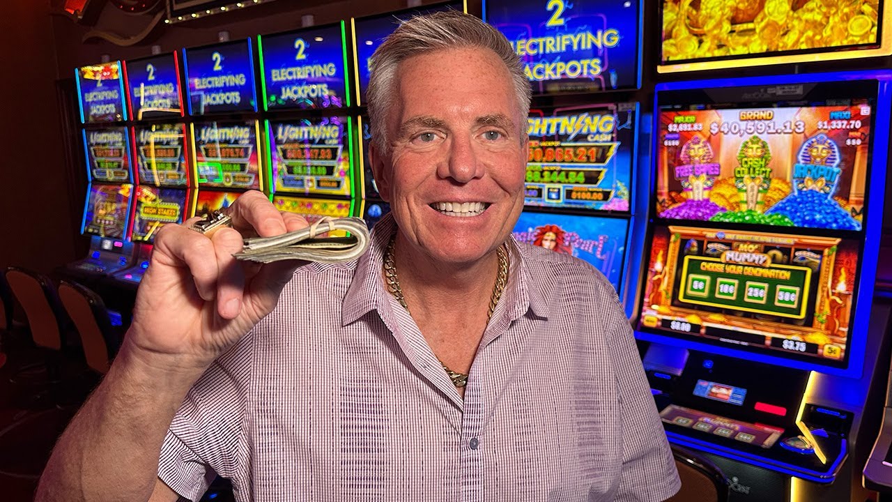 I Found The Luckiest Lightning Slot Machine In The Casino