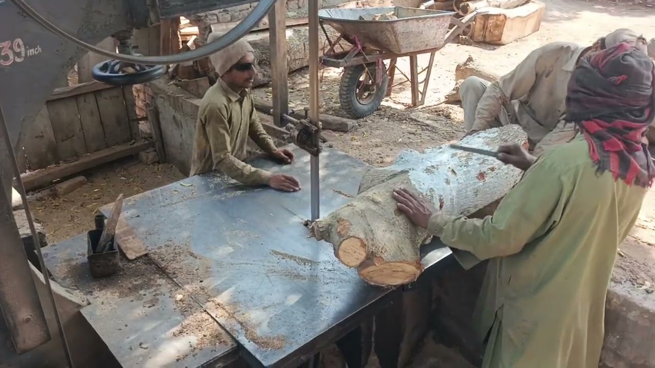 WOOD Cutter Aara beautiful famous from house kunri host imran javed kunri