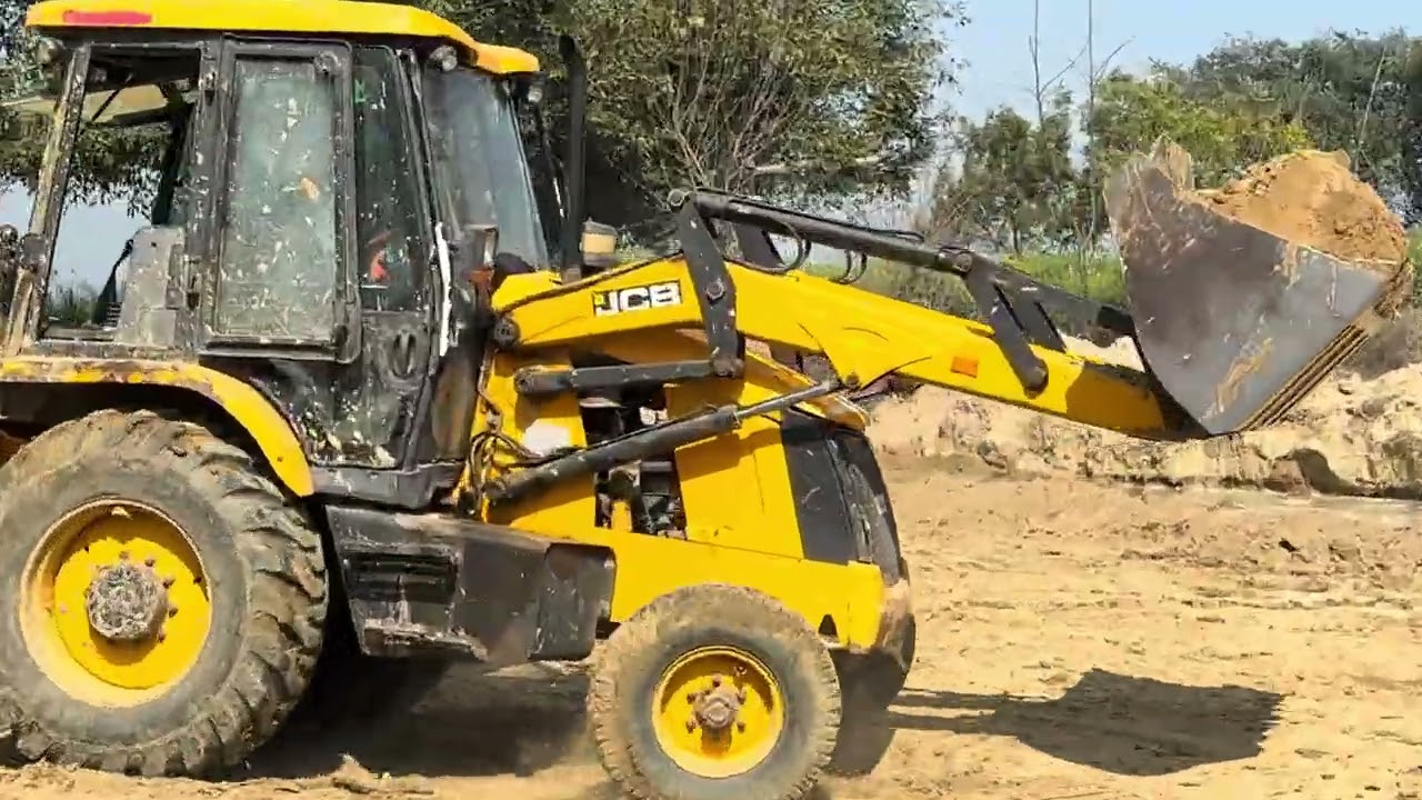 जेसीबी से मिट्टी लोडिंग की जा रही है #todayviralvideo #hailights #tirendingreel #todayviral #jcb 