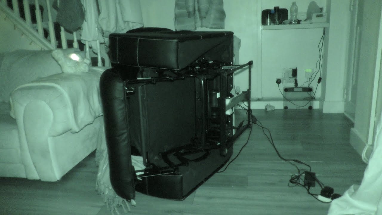THIS FREAKED ME OUT BADLY! FINALLY GOT IT ON CAMERA IN MY HAUNTED HOUSE