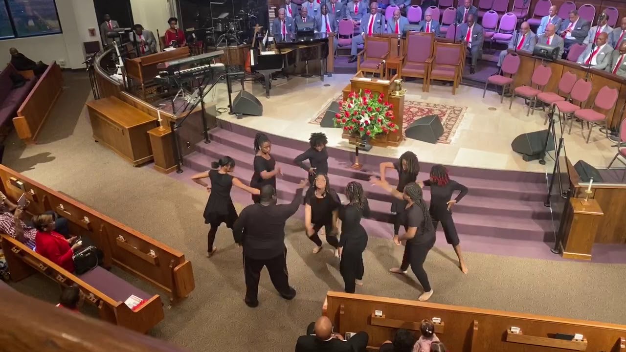 Grace Praise Dance Ministering to “Cycles” by: Jonathan Mcreynolds
