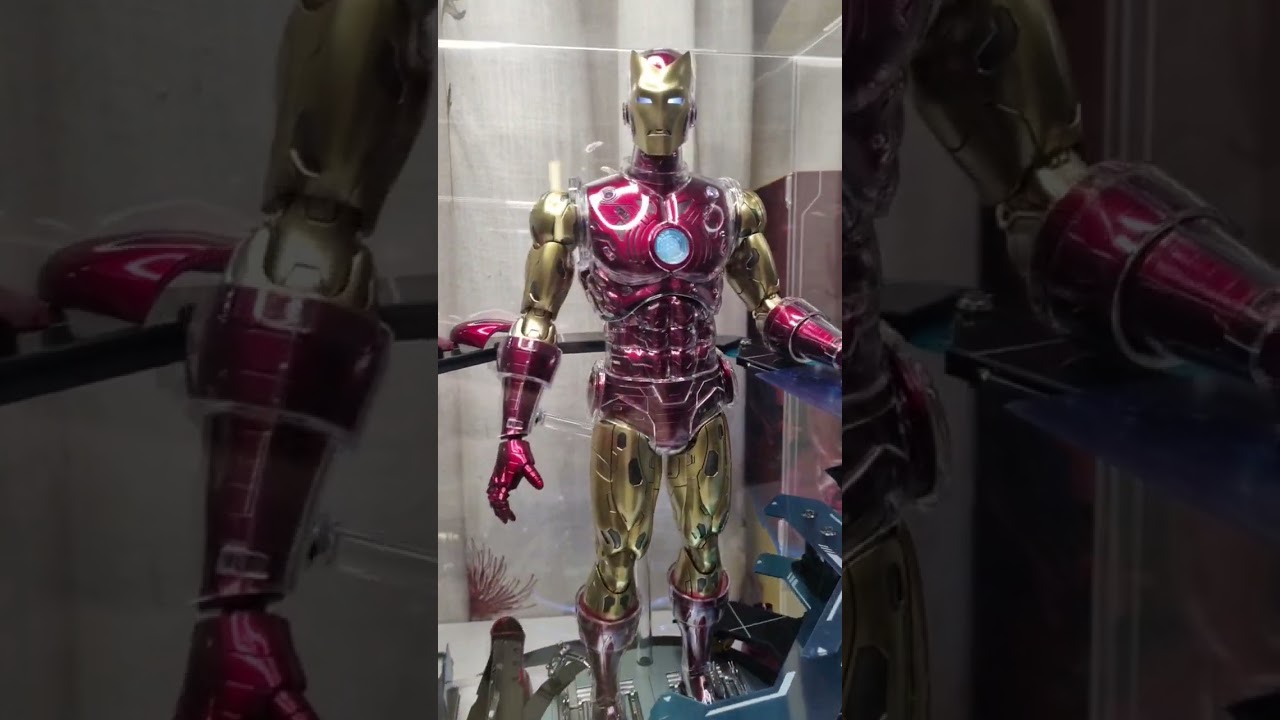 Hot Toys Iron Man Marvel Comic Deluxe version, 1/6 scale diecast