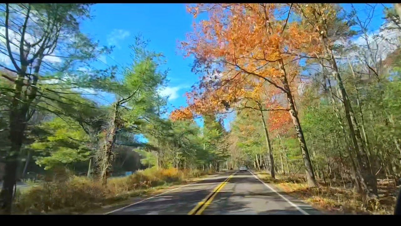 Driving up Big Pocono Mountain State Park - Pennsylvania,  USA