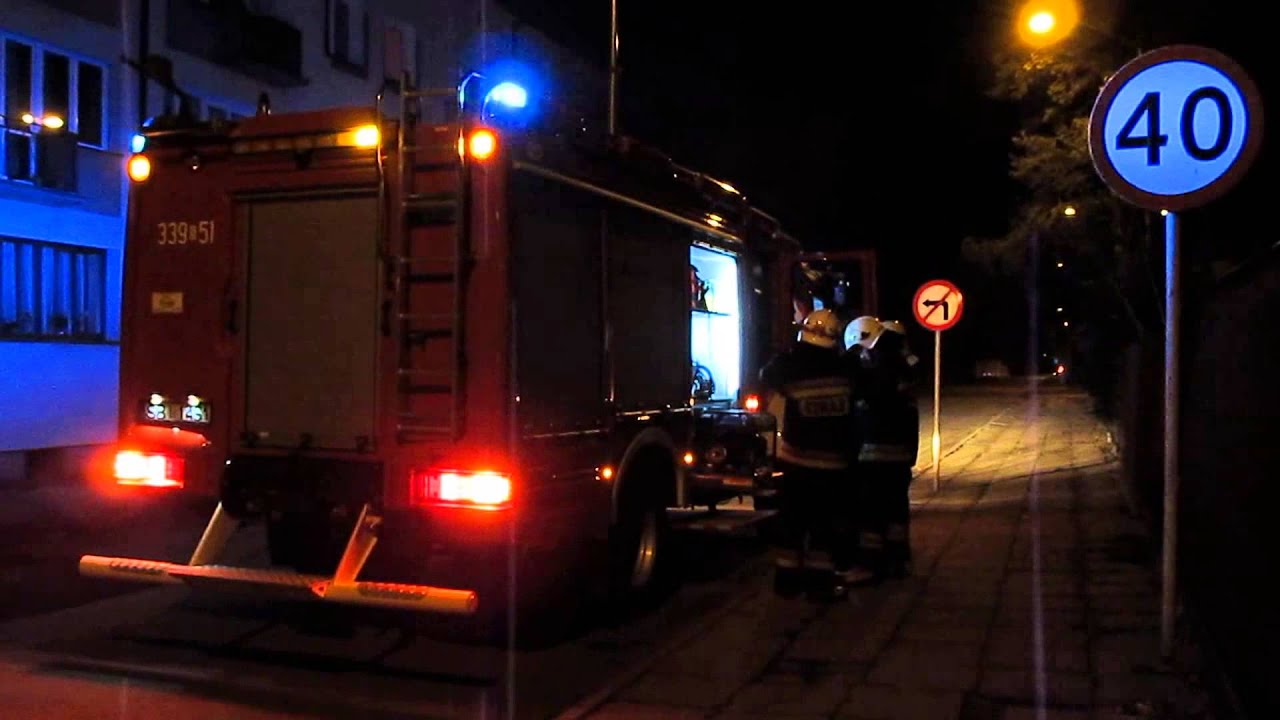 25.12.2013r. Czechowice-Dziedzice: Zabezpieczenie zerwanej blachy