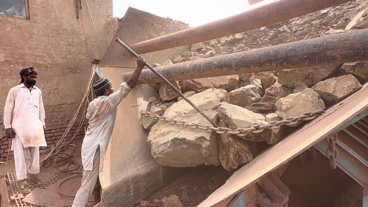 Massive Rock Hopper Jam Cleared! Giant Stones Crushed in Powerful Stone Crushing Machine 
