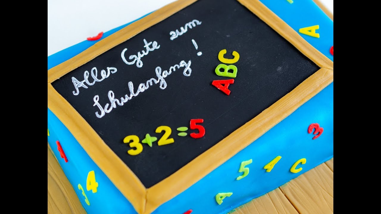 Einfache Torte zur Einschulung mit Tafel aus Fondant
