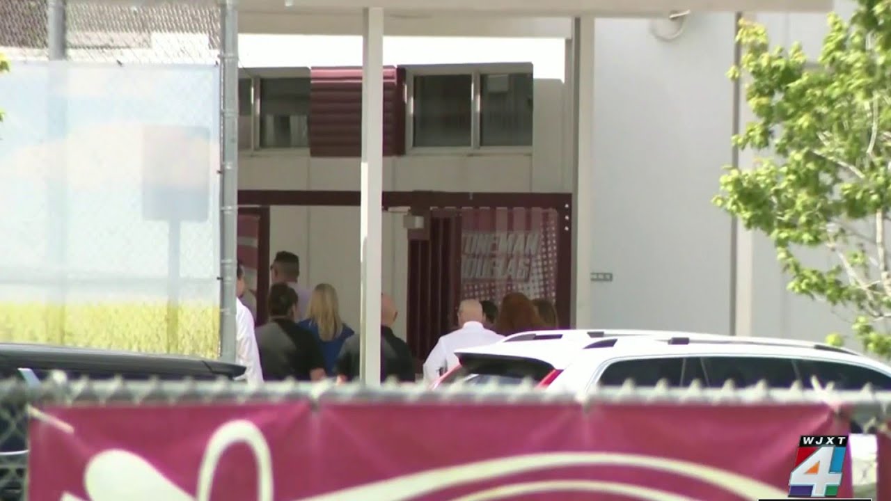 Parkland massacre survivors, victim’s families visit school building shooting site before demoli...