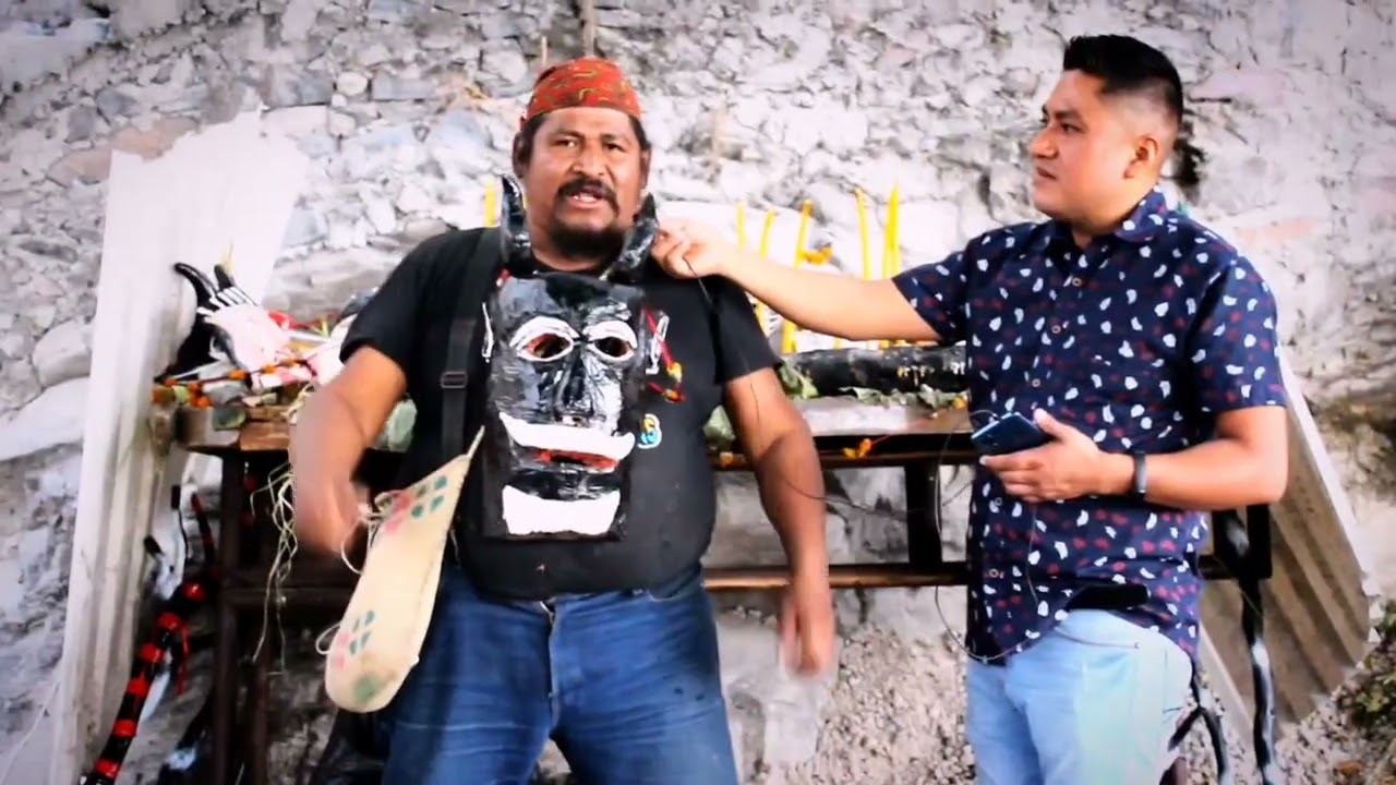 EL SR, JUAN TOLENTINO ORIGINARIO DE SAN LORENZO ACHIOTEPEC HGO, NOS PLATICA  ACERCA DE LA OFRENDA..
