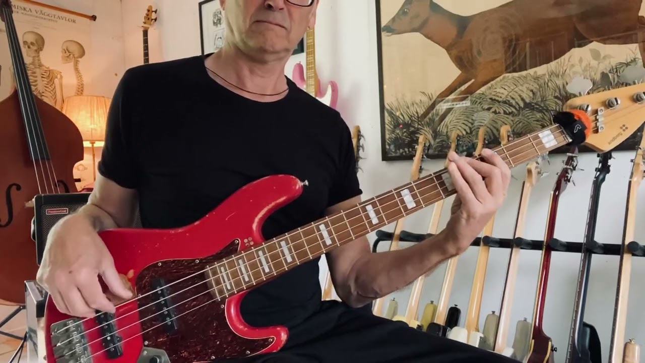 F minor dorian bass fills