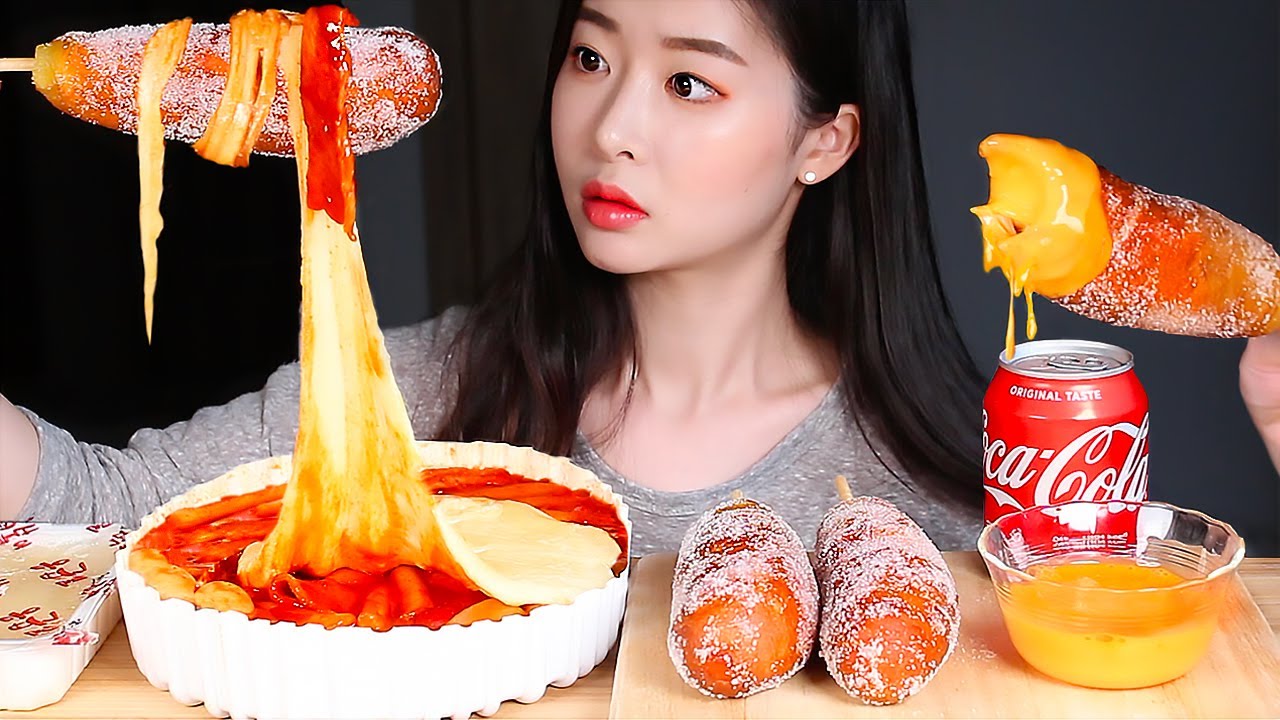 ASMR Гигантский сыр хот-дог Самые пряные Tteokbokki в Корее MUKBANG EATING SHOW