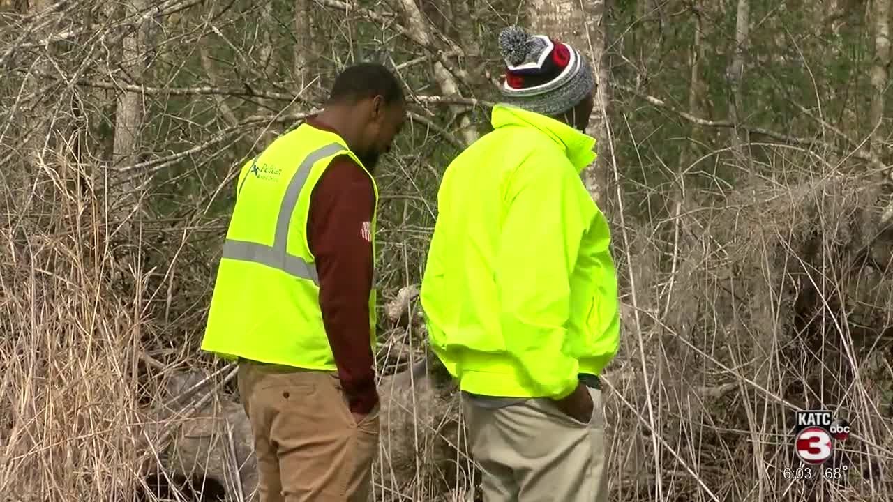Two sanitation workers hailed as heroes for spotting missing girl