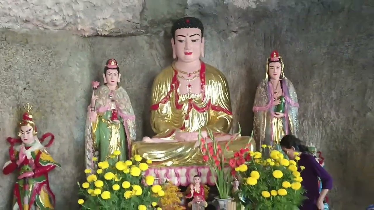 Viếng Chùa Long Đức đầu năm- Ngôi chùa lớn nhất ở Tân Châu, An Giang 