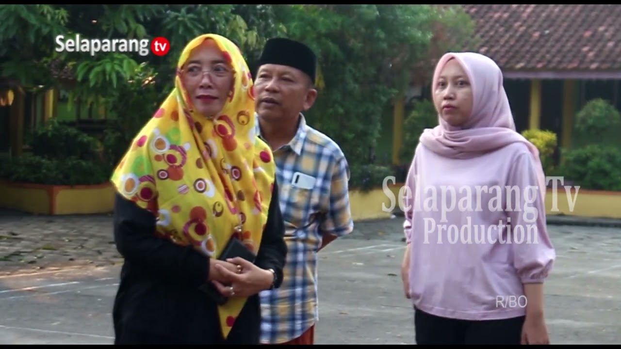 CALON BUPATI NOMER URUT TIGA LAKUKAN PENCOBLOSAN DI TPS SEMBILAN RAKAM