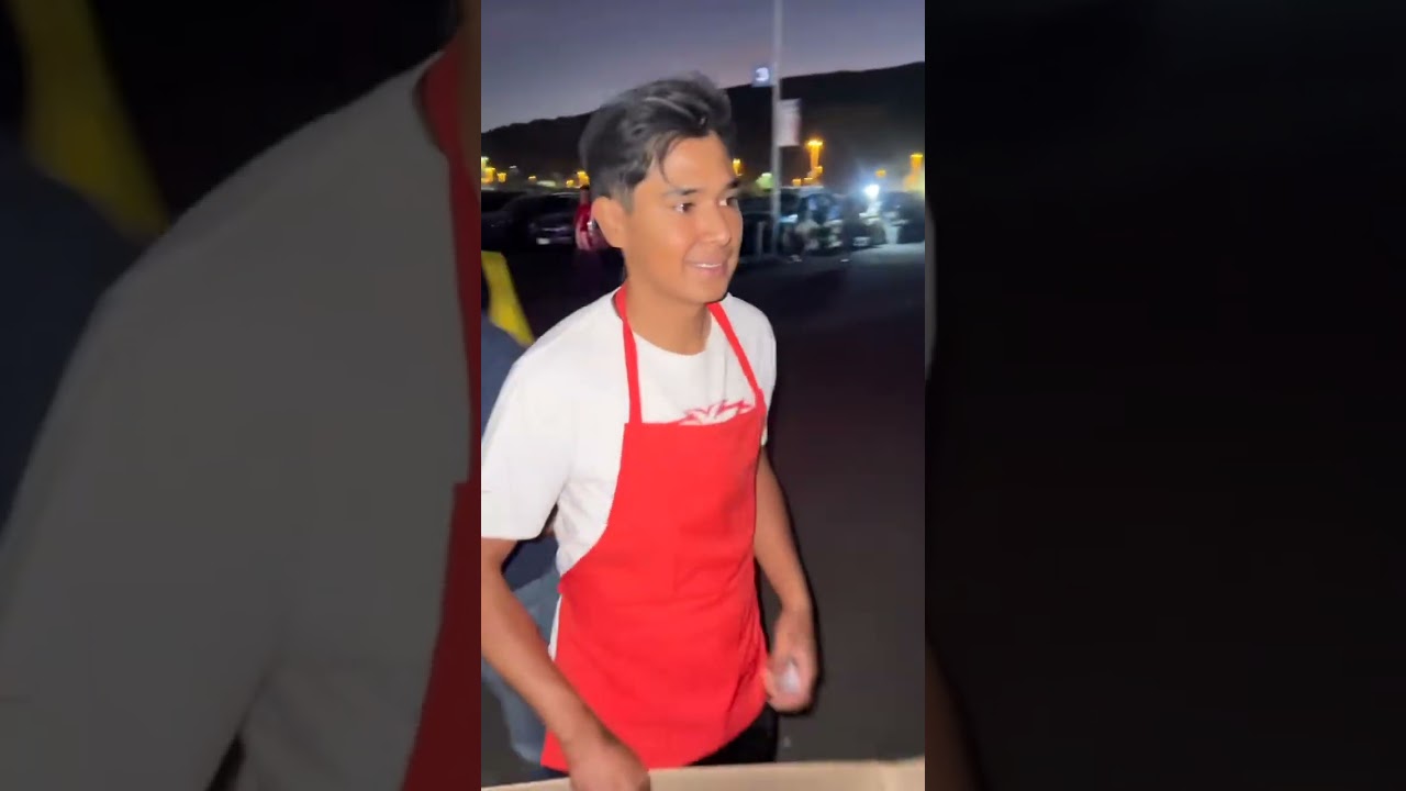 Le compro su puesto a vendedor ambulante y lo llevé al Chivas vs América #shot #shortsvideo #comedia